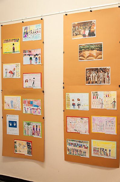 _DSC2020 copy.jpg - Откриване на изложба с рисунки на деца от ЦДГ "Синчец" в Детски и средношколски комплекс